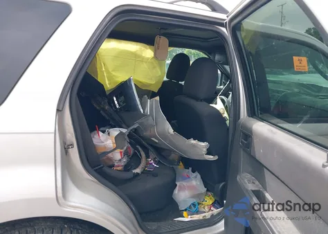 2009 Ford Escape Xlt z USA, uszkodzony, nr VIN 1FMCU93789KB27266